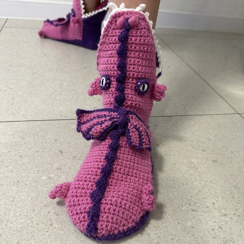 Warm knitted house slipper socks in the shape of a dragon, Dragon Sock, Dragon - ถุงเท้า - ขนแกะ 