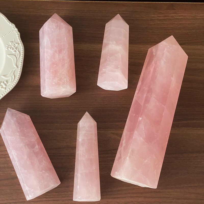 Crystal Corner 隅石丨無盡溫柔 • 馬達基斯加暴風雪彩虹粉晶柱 - 擺飾/家飾品 - 水晶 粉紅色