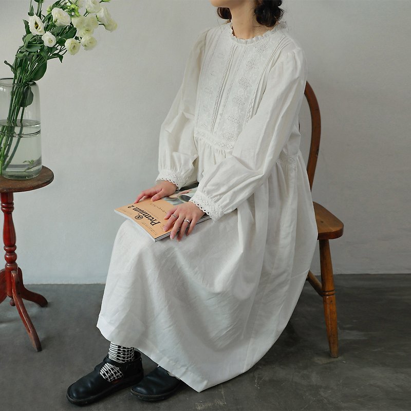 Small lotus leaf collar embroidered cotton Linen dress palace tea break skirt dress dress white dress - ชุดเดรส - ลินิน 