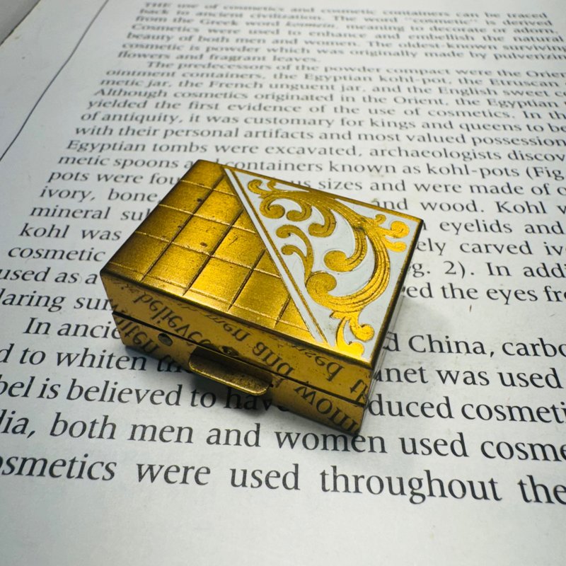 美國50年代金色卷草紋藥盒 - 其他 - 其他金屬 