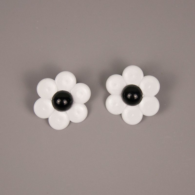 Black and White Daisy Earrings