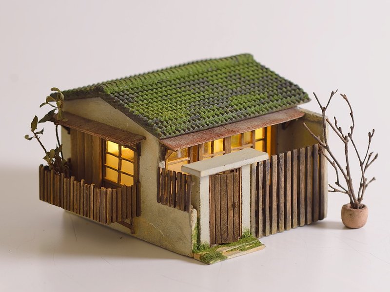 セメントの古い家の作成-日本の苔の中庭の古い家 - 置物 - コンクリート ブラウン