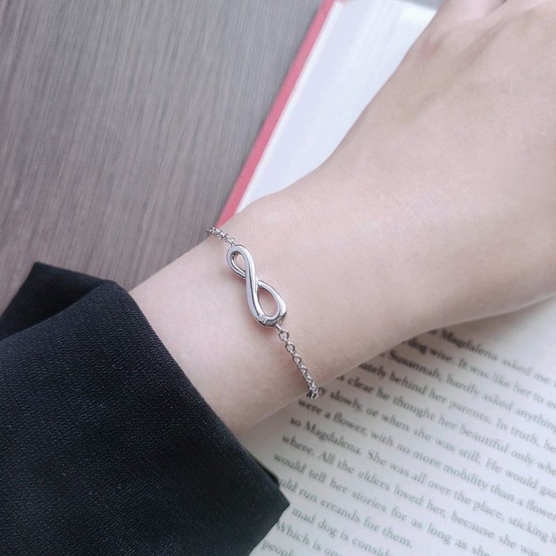 【廃盤】ラヴ・イズ・インフィニット（シングルダイヤモンドモデル）。ダイヤモンド付き925シルバーインフィニティシンボルブレスレット - ブレスレット - スターリングシルバー シルバー