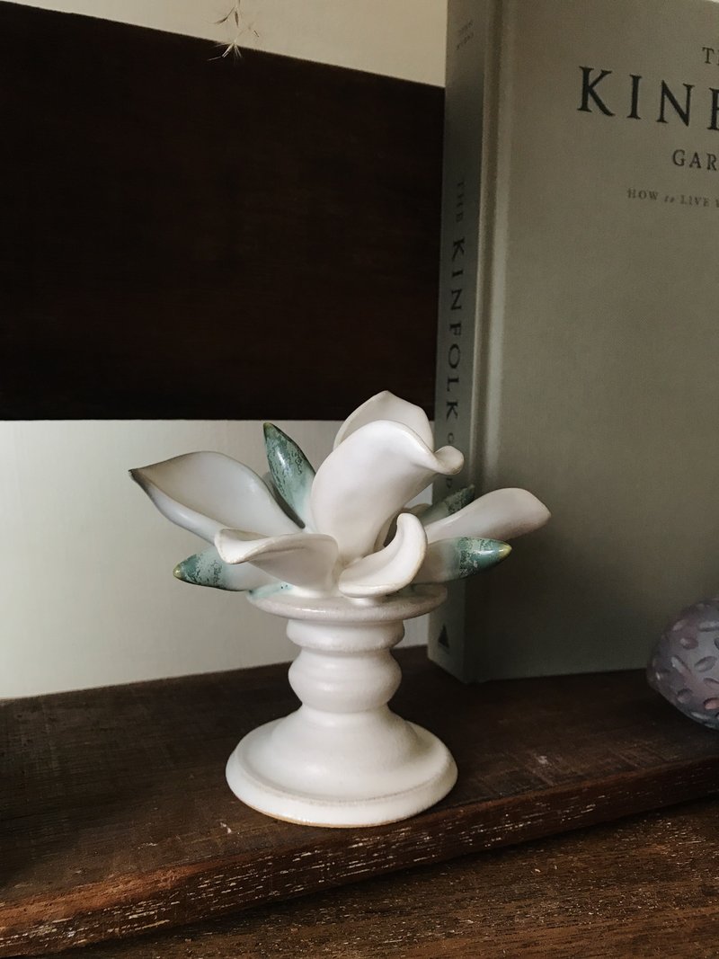 Déjà vu Ceramics 抽象花卉陶瓷擺件 - 擺飾/家飾品 - 陶 白色