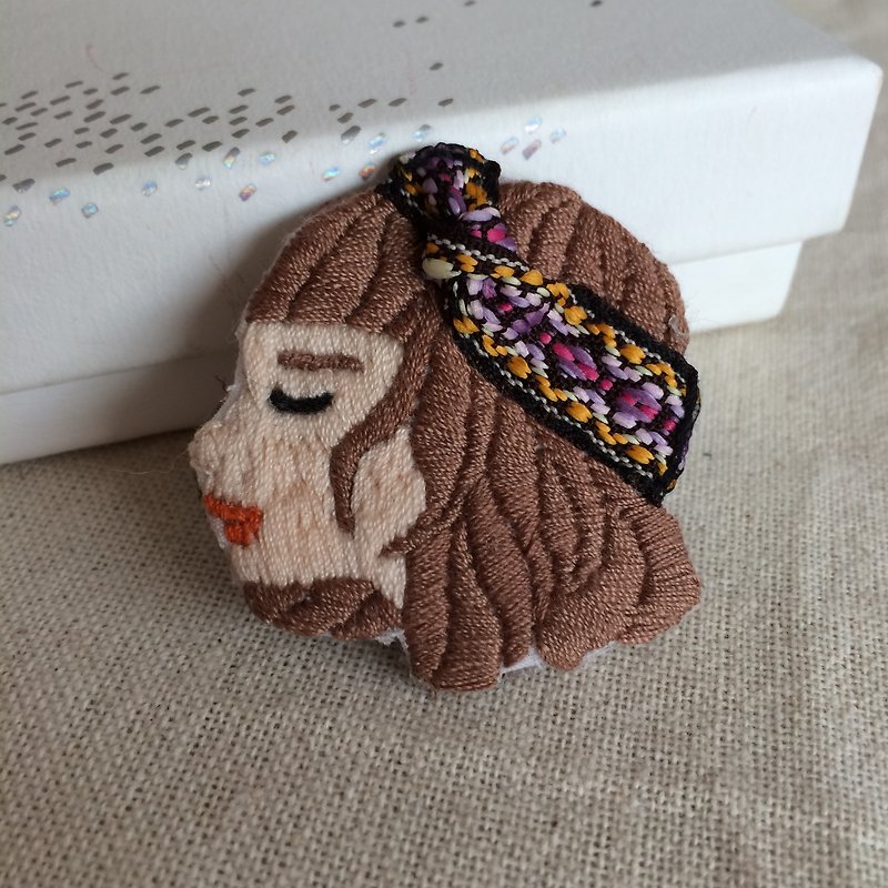 C'est trop Mignon \\ * handmade embroidery perspective headscarf girl pins - เข็มกลัด - งานปัก หลากหลายสี