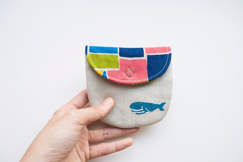 Whale Embroidered Linen Wee Pouch - กระเป๋าใส่เหรียญ - ผ้าฝ้าย/ผ้าลินิน หลากหลายสี