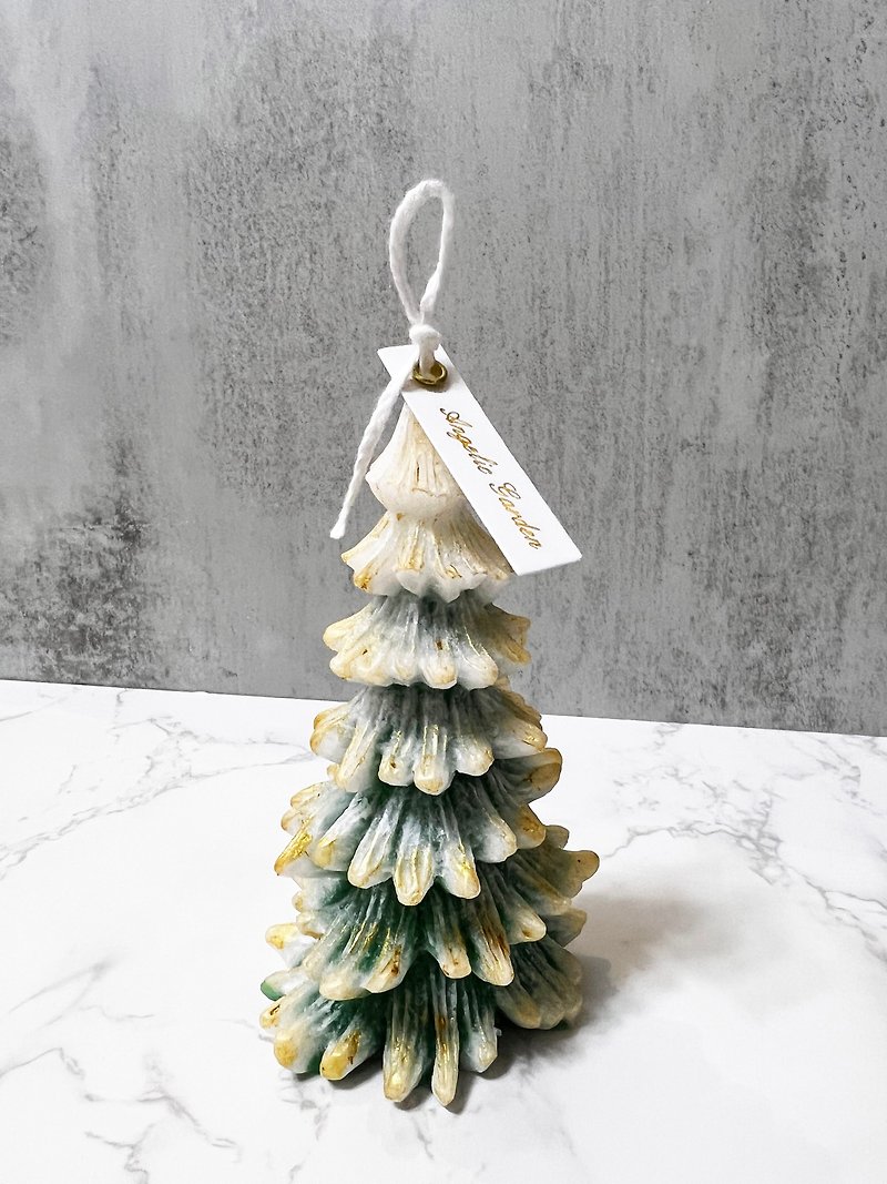 Snowy Christmas Tree Candle - เทียน/เชิงเทียน - ขี้ผึ้ง สีเขียว