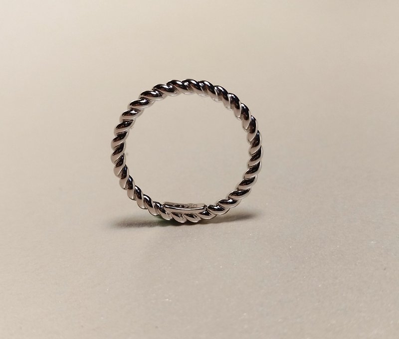 Spiral Spiral Platinum Ring - แหวนทั่วไป - เครื่องประดับ สีเงิน