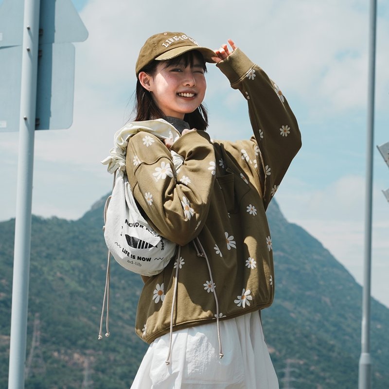 【ad-lib】Daisy Allover Print Sweater - Khaki//Black (SW477) - เสื้อฮู้ด - ผ้าฝ้าย/ผ้าลินิน สีกากี