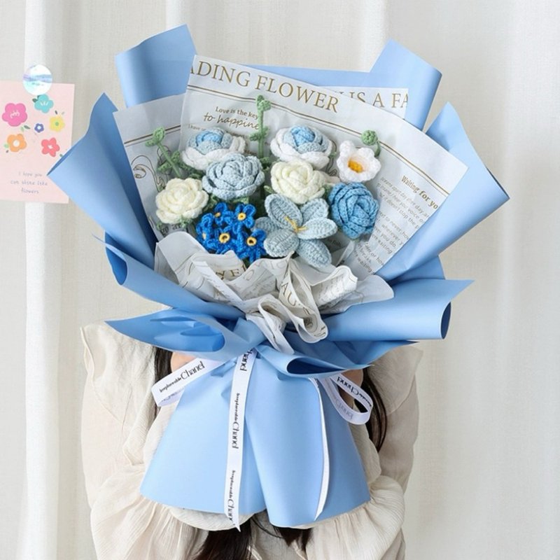 Handmade Crocheted Blue Flower Bouquet with Roses, Lilies, Eucalyptus, Tulips - ช่อดอกไม้แห้ง - ผ้าฝ้าย/ผ้าลินิน สีน้ำเงิน