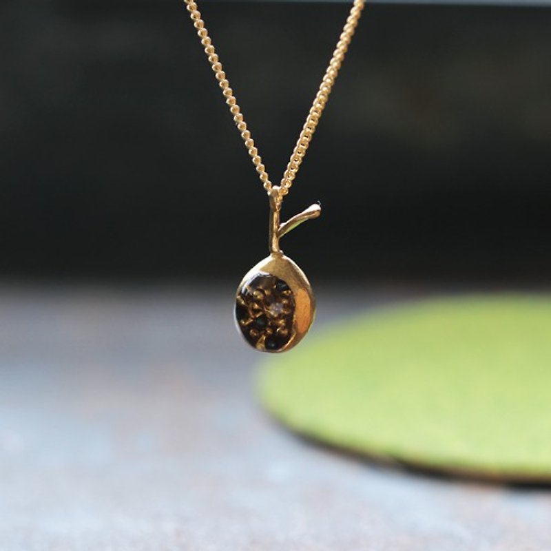 Honey walnut necklace N077
