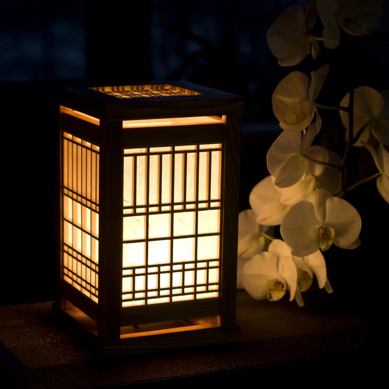 Traditional kumiko table night light lantern (short version) - 燈具/燈飾 - 木頭 