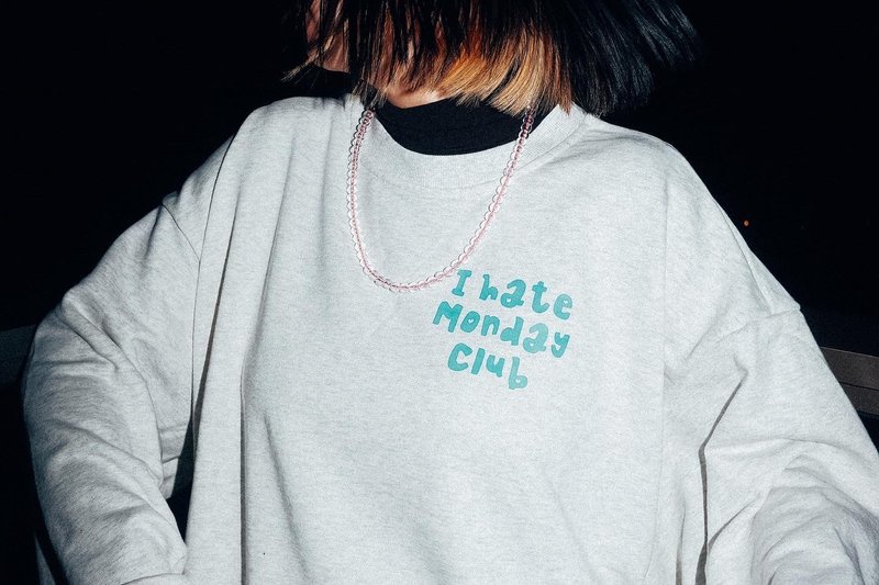 I Hate Monday Club Oversized Sweater Loose Sweater University T - เสื้อฮู้ด - ผ้าฝ้าย/ผ้าลินิน สีเทา