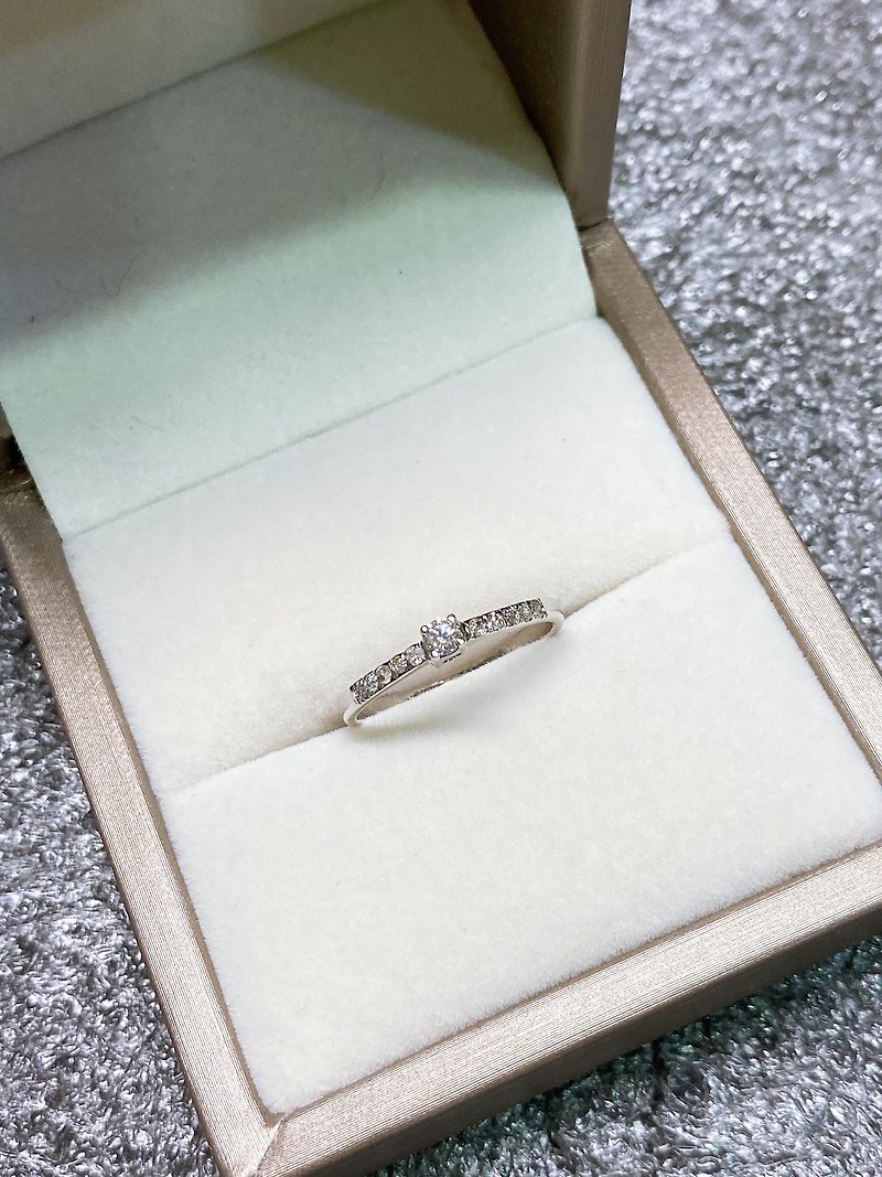 Diamond wire ring wedding ring engagement ring 18k white gold handmade in Nepal - แหวนทั่วไป - เครื่องเพชรพลอย 