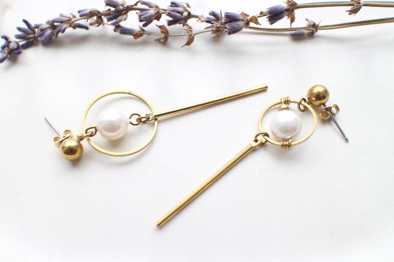 Circle-Swarovski crystal pearl  brass earrings - Earrings & Clip-ons - Other Metals Gold