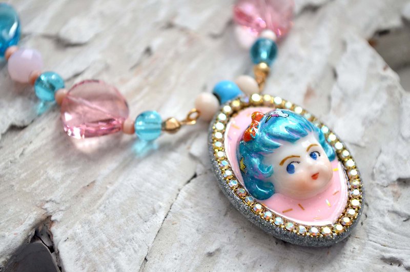 Pink Swarovski Crystal Beads Doll Necklace Plated 18K Gold Chain Crystal Lace Shell Synthetic Pearl - Necklaces - Other Metals Pink