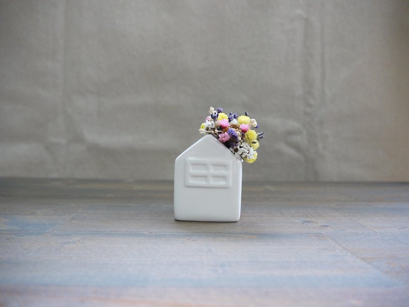 [White flowers and dried flowers hut] white ceramic table flowers - ตกแต่งต้นไม้ - พืช/ดอกไม้ ขาว