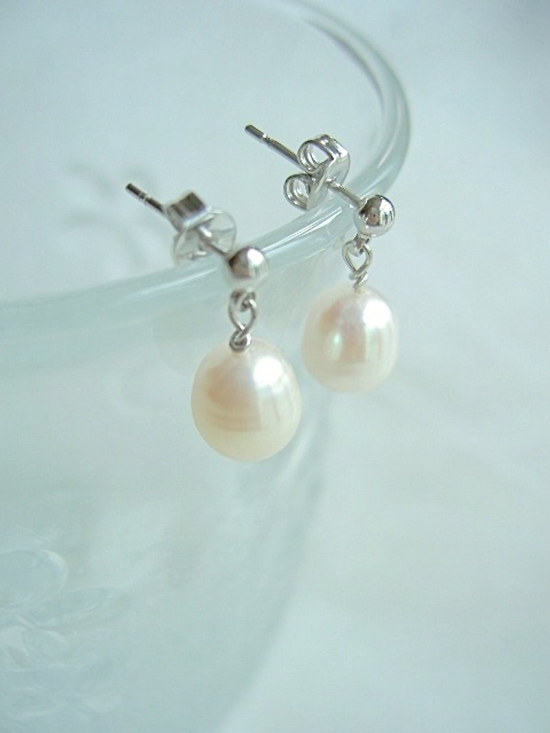 Simple pearl earrings with a cute grain - Earrings & Clip-ons - Gemstone White