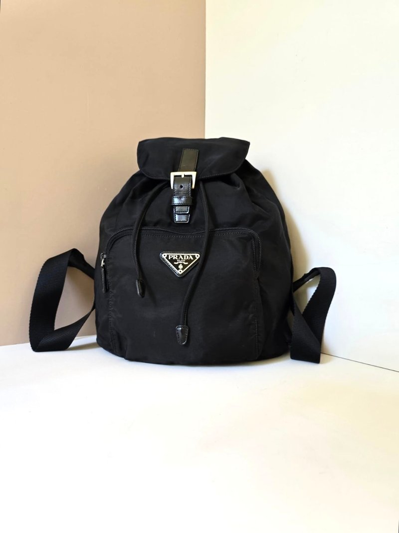 絕版古董品 Prada黑色銀標尼龍雙肩包 後背包 背囊 中古包 二手包 - 背包/後背包/書包 - 防水材質 黑色