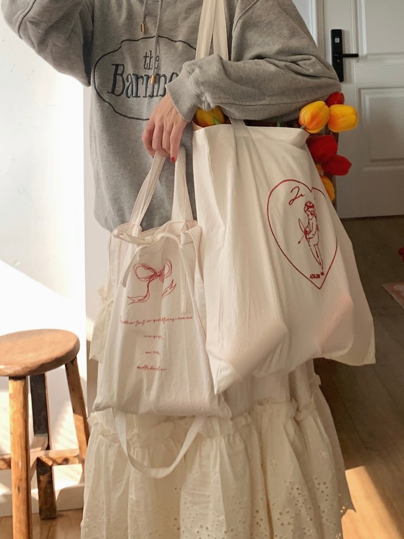 Atelier Asin homemade bow embroidered small bag - กระเป๋าถือ - ผ้าฝ้าย/ผ้าลินิน 