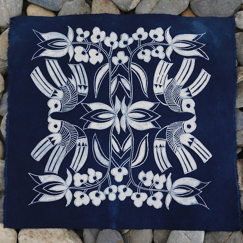 Yishanren | Decorative batik square handkerchief hand-painted plant dyed intangible cultural heritage craft gift sticker 40*40cm - Handkerchiefs & Pocket Squares - Cotton & Hemp 