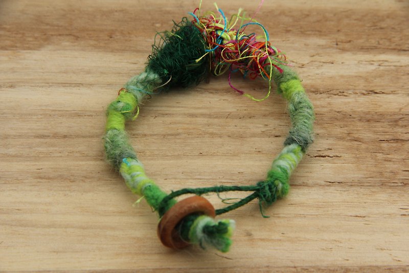 【Fetter Button Bracelet】 Furry / Dark Green Light Green - สร้อยข้อมือ - ผ้าฝ้าย/ผ้าลินิน สีเขียว