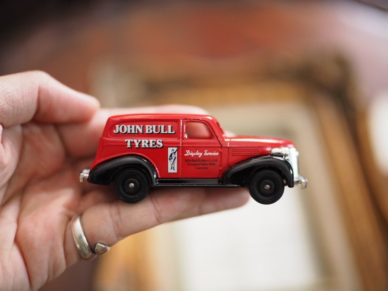 British antique classic metal car with original box E - Items for Display - Other Metals 