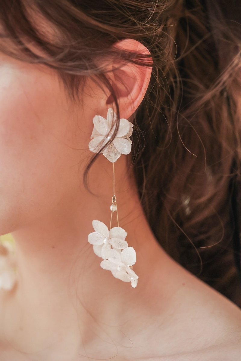 Hydrangea bridal dangle earrings earrings and Clip-On - ต่างหู - วัสดุอื่นๆ 
