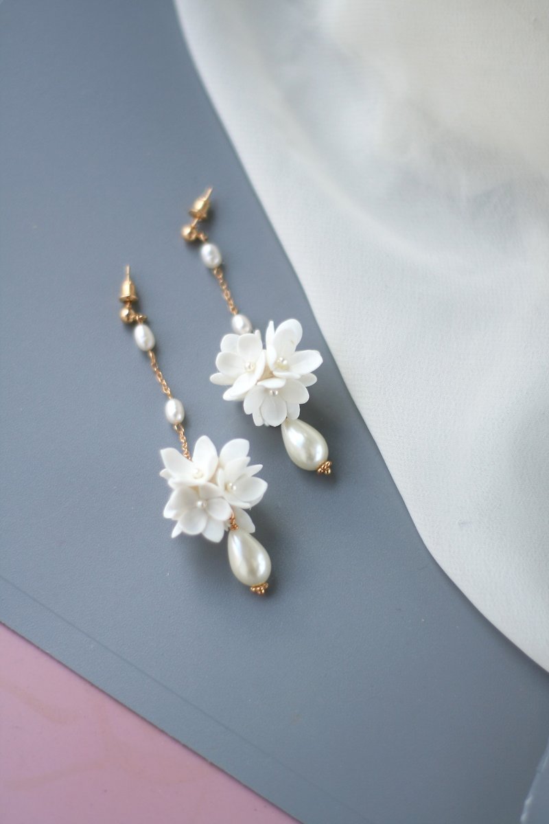 Flower Bridal Earrings Pearl Ball Floral Earrings/ Clip-on Earrings - Earrings & Clip-ons - Clay White