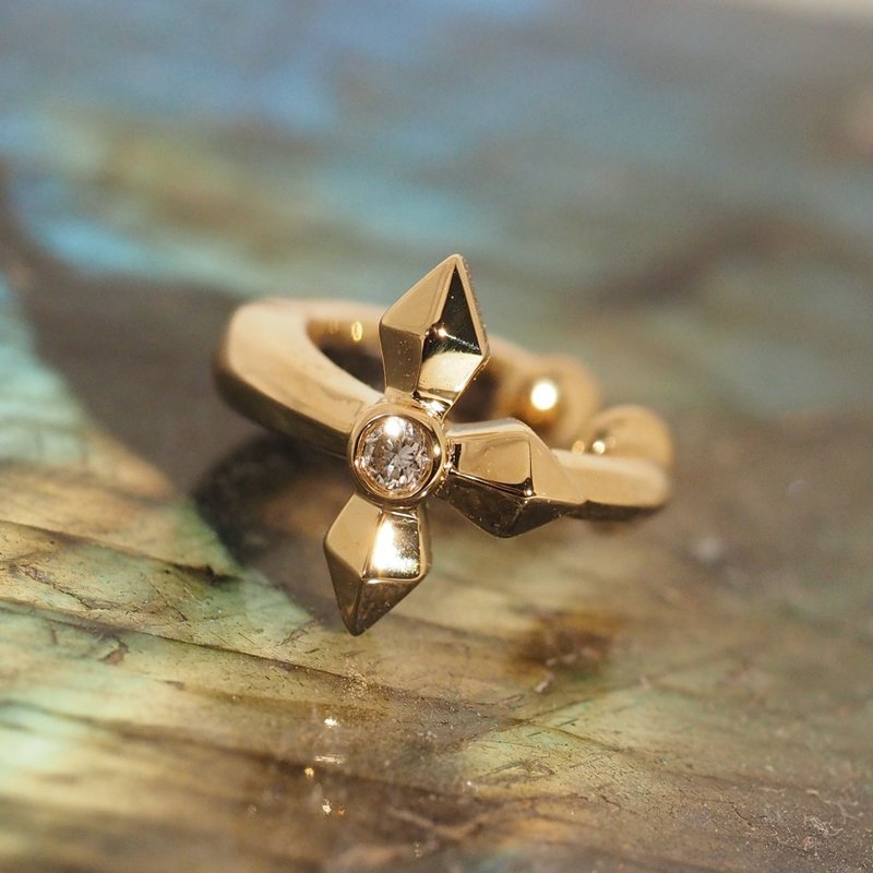 18K金鑽石十字架耳夾 18K Gold Diamond Cross Ear Cuff - 耳環/耳夾/耳骨夾 - 貴金屬 