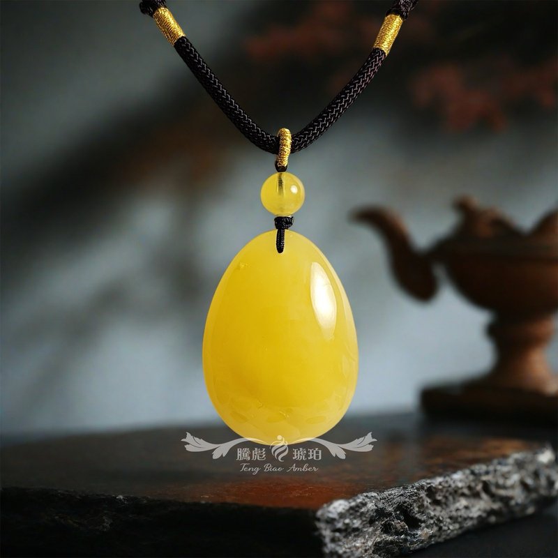 騰彪琥珀 天然琥珀蜜蝋 鶏油黄蜜蝋 フローラル模様入り正規しずく型ネックレスペンダント - ネックレス - 半貴石 オレンジ