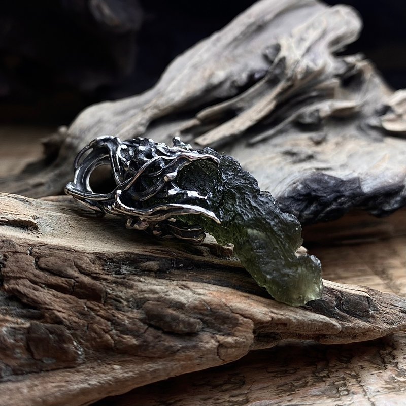 Moldavite / 捷克隕石 / 月牙 / 可協助開證 - 項鍊 - 半寶石 綠色