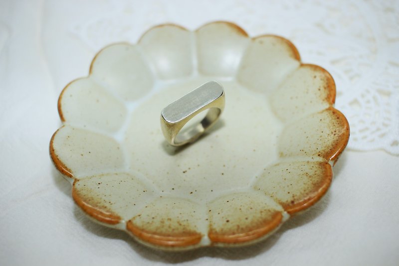 Simple flat sterling silver ring-7mm - แหวนทั่วไป - เงินแท้ สีเงิน