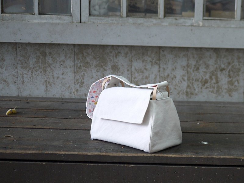 Micro fat toast bag No. 8 washed paraffin canvas white - Messenger Bags & Sling Bags - Cotton & Hemp White
