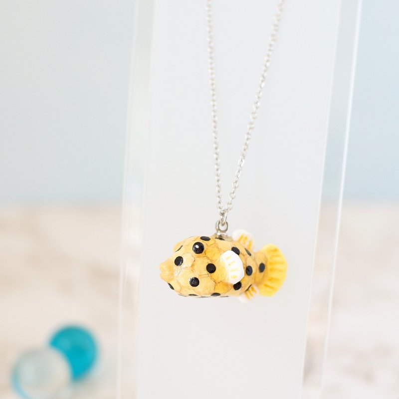 Washi paper accessory necklace, boxfish/pufferfish juvenile type - Necklaces - Paper Yellow