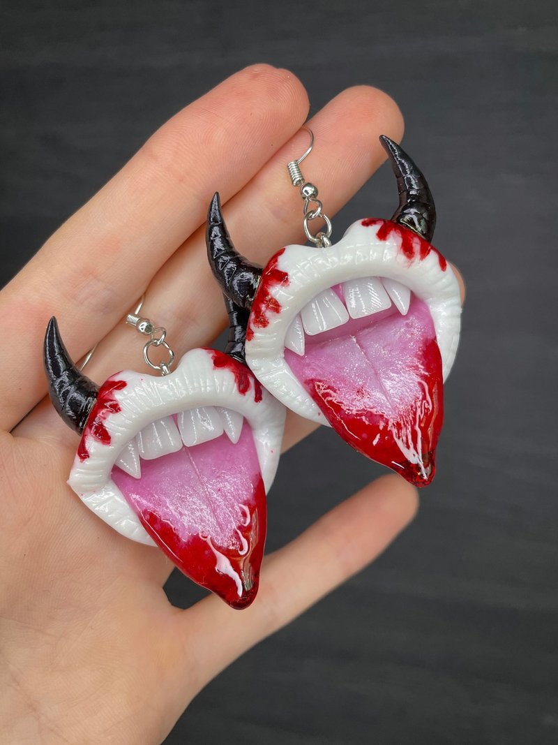 Earrings. Vampire lips with fangs and bloody drops. - ต่างหู - ดินเหนียว 