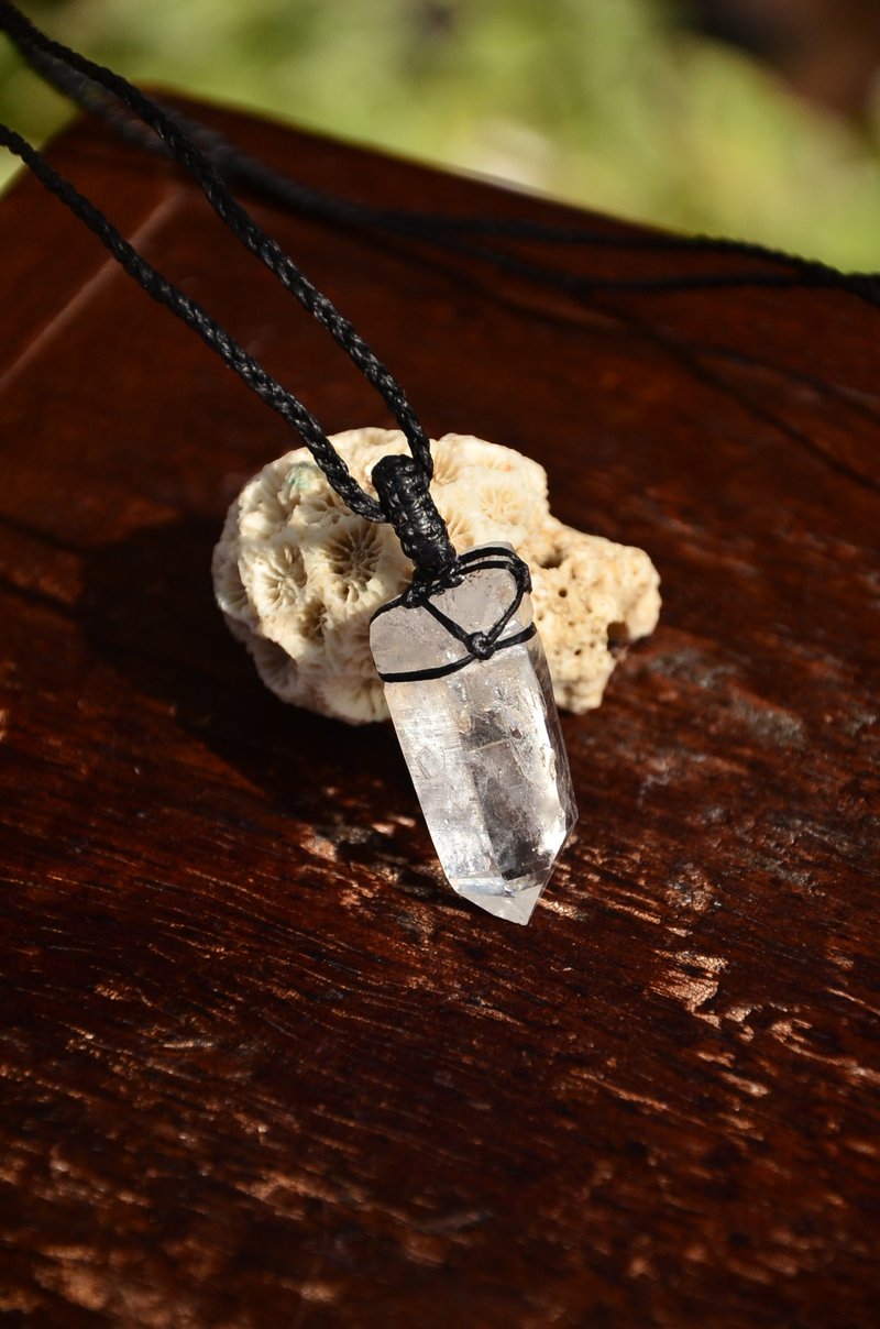 Himalay Quartz Macrame Pendant - สร้อยคอ - เครื่องเพชรพลอย ขาว