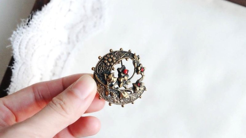 復古銅製月亮之花胸針 - 胸針 - 銅/黃銅 金色