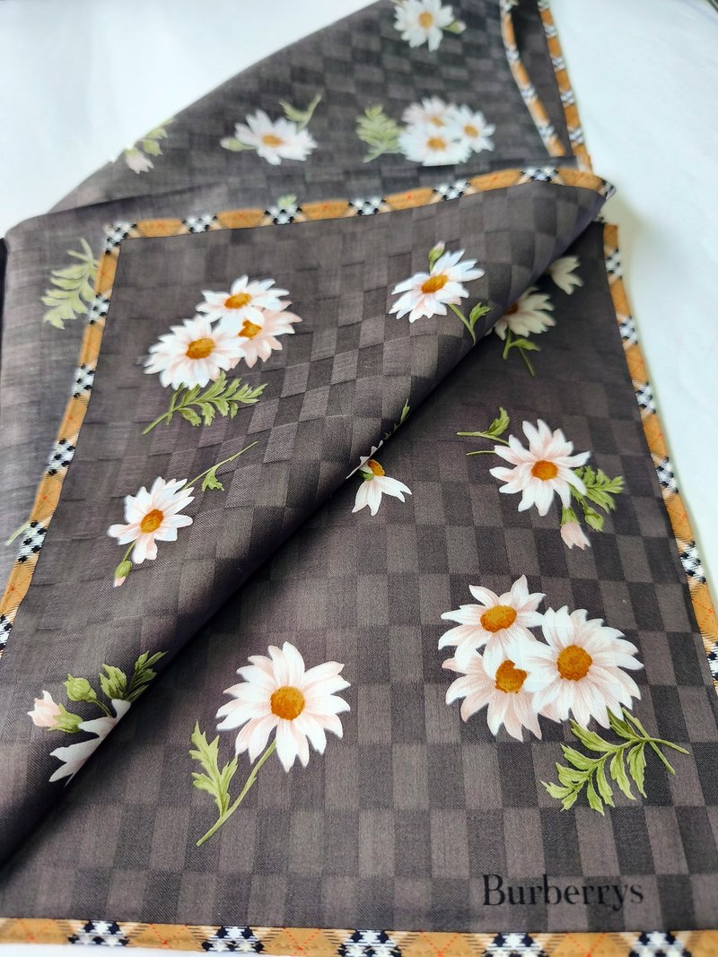 Vintage Burberry Handkerchief Floral Daisy Check Border 20x 20 inches - 手帕 - 棉．麻 咖啡色