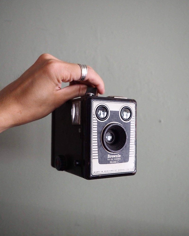British Kodak box camera between 1953 and 1957 - Cameras - Other Metals 