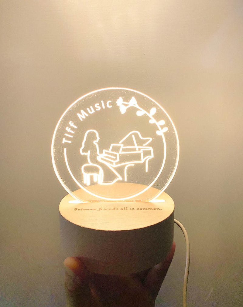 LOGO小夜燈—客製化夜燈 似顏繪 壓克力 可雷雕文字 木頭底 - 燈具/燈飾 - 壓克力 金色