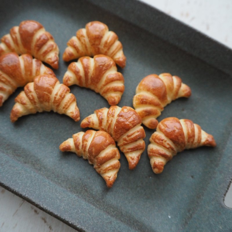 miniature bread / croissant