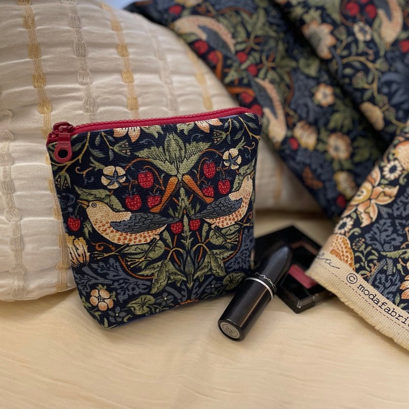 [Strawberry Thief Series] Ready Stock/Japanese Oxford Cotton Contrast Color Zipper Bag/William Morris - กระเป๋าเครื่องสำอาง - วัสดุอื่นๆ สีน้ำเงิน