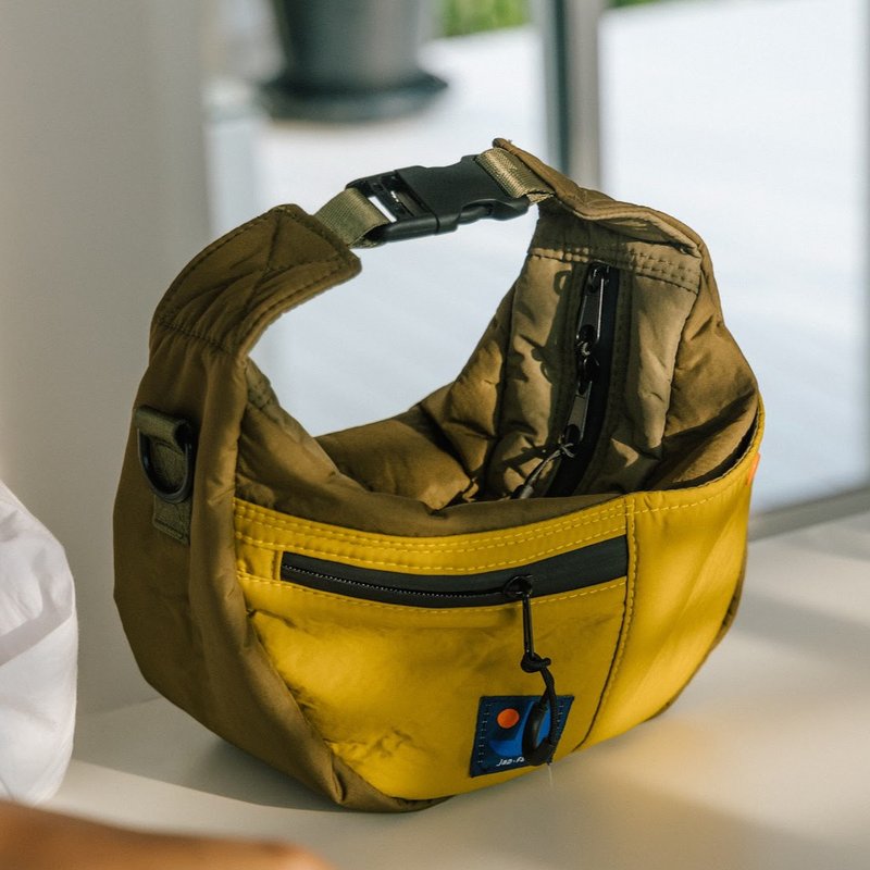 HALF MOON RECYCLED BAG : GREEN - 側背包/斜背包 - 尼龍 綠色
