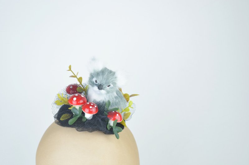 Headpiece Fascinator Cocktail Hat with Cute Furry Koala and Bright Red Mushrooms - 髮夾/髮圈 - 其他材質 黑色