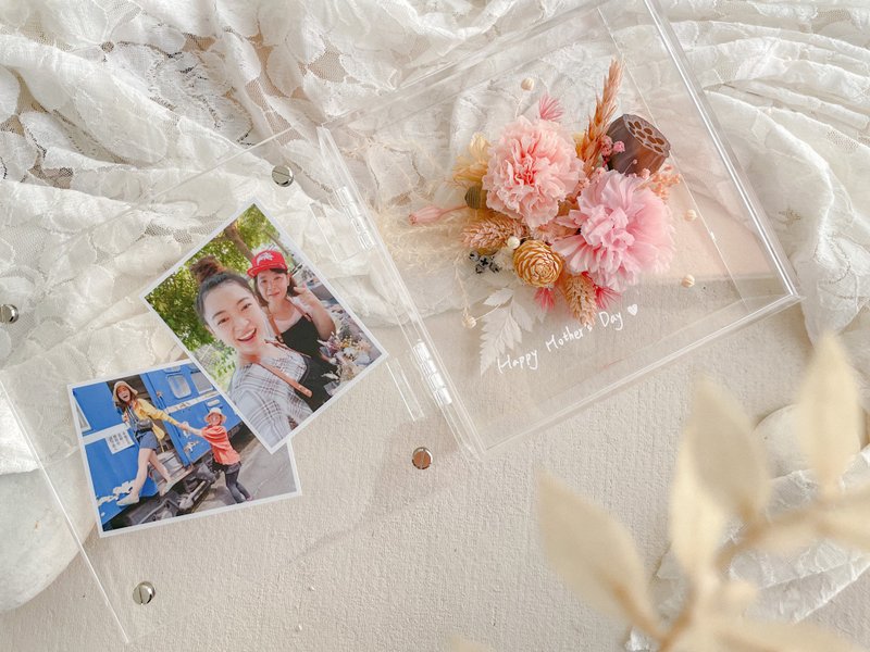 Turn Love x Never Wither Carnation Dried Flower Turning Flower Frame - กรอบรูป - อะคริลิค 