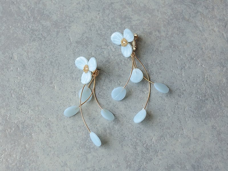 Flower Earrings / Earrings / Ice Blue - ต่างหู - ดินเหนียว สีน้ำเงิน