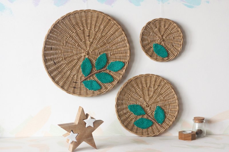 Set of 3 round wall hanging plates with punch needle plants decor - ตกแต่งผนัง - กระดาษ สีนำ้ตาล