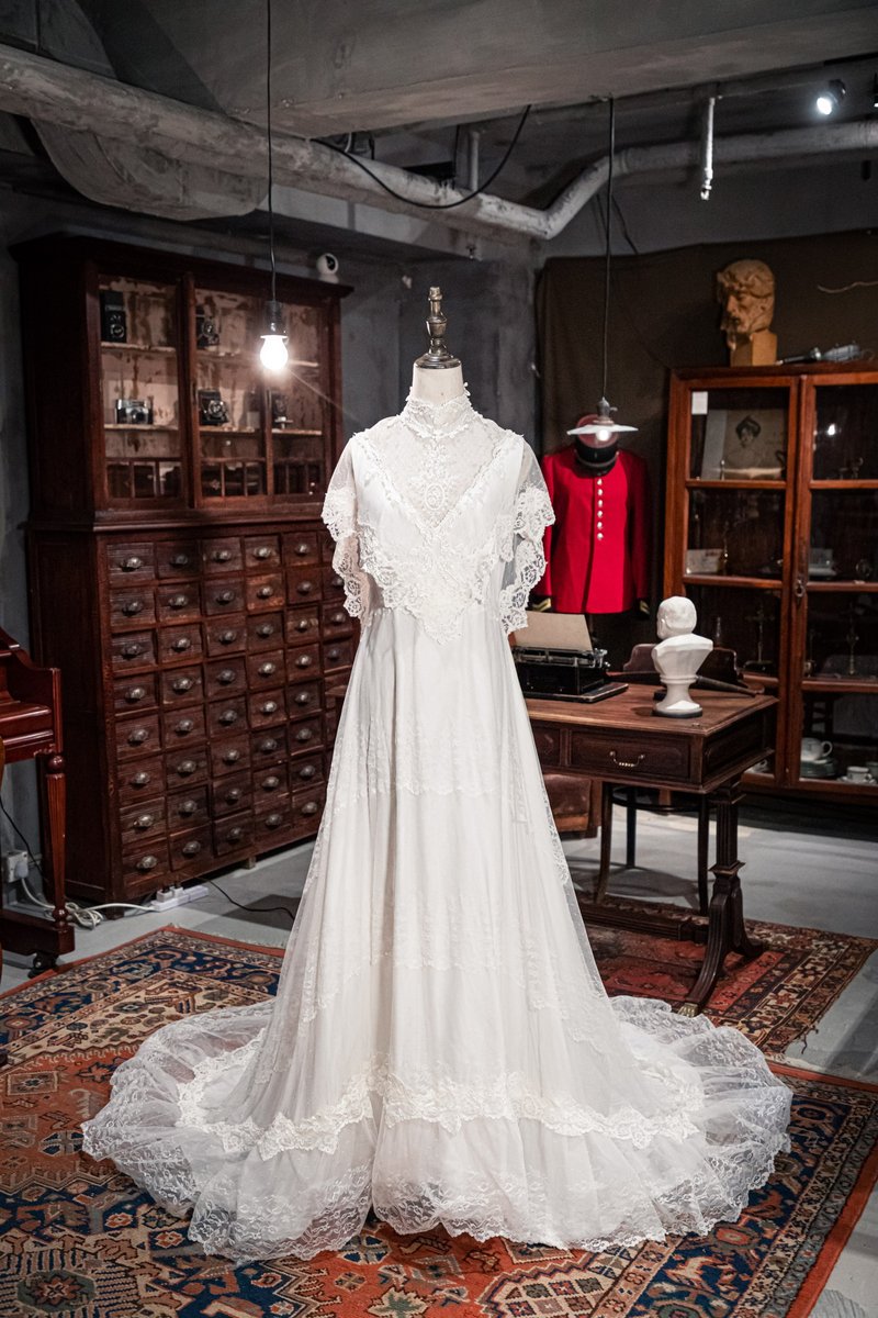 Vintage 50s cape style wedding gown long train - 禮服/小禮服 - 棉．麻 白色