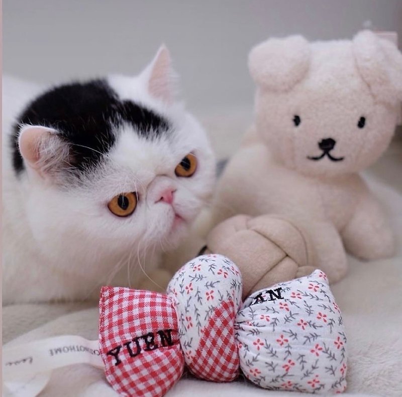 PILLOW TALK | Cat Straw Bag Cat Toy - Pet Toys - Cotton & Hemp Red